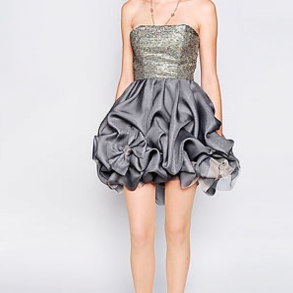 Alice + Olivia, coacktail dress as shown Runway Size 2